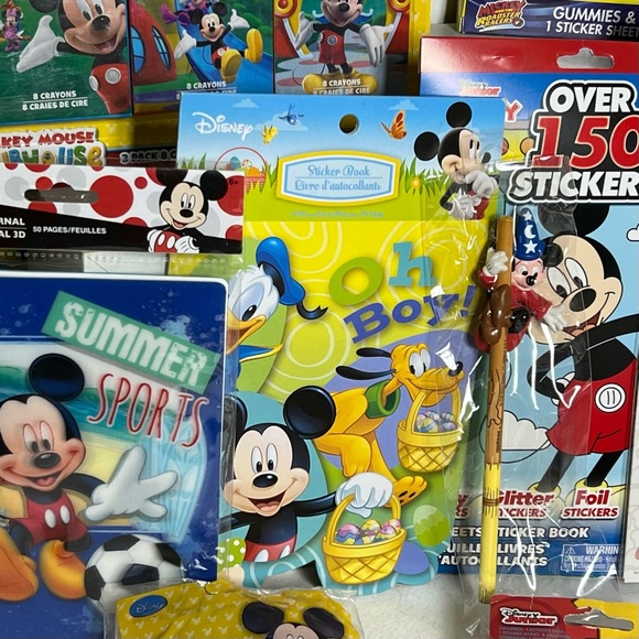 MICKEY MOUSE ARTS & CRAFTS GIFT SET - Picture 13 of 14